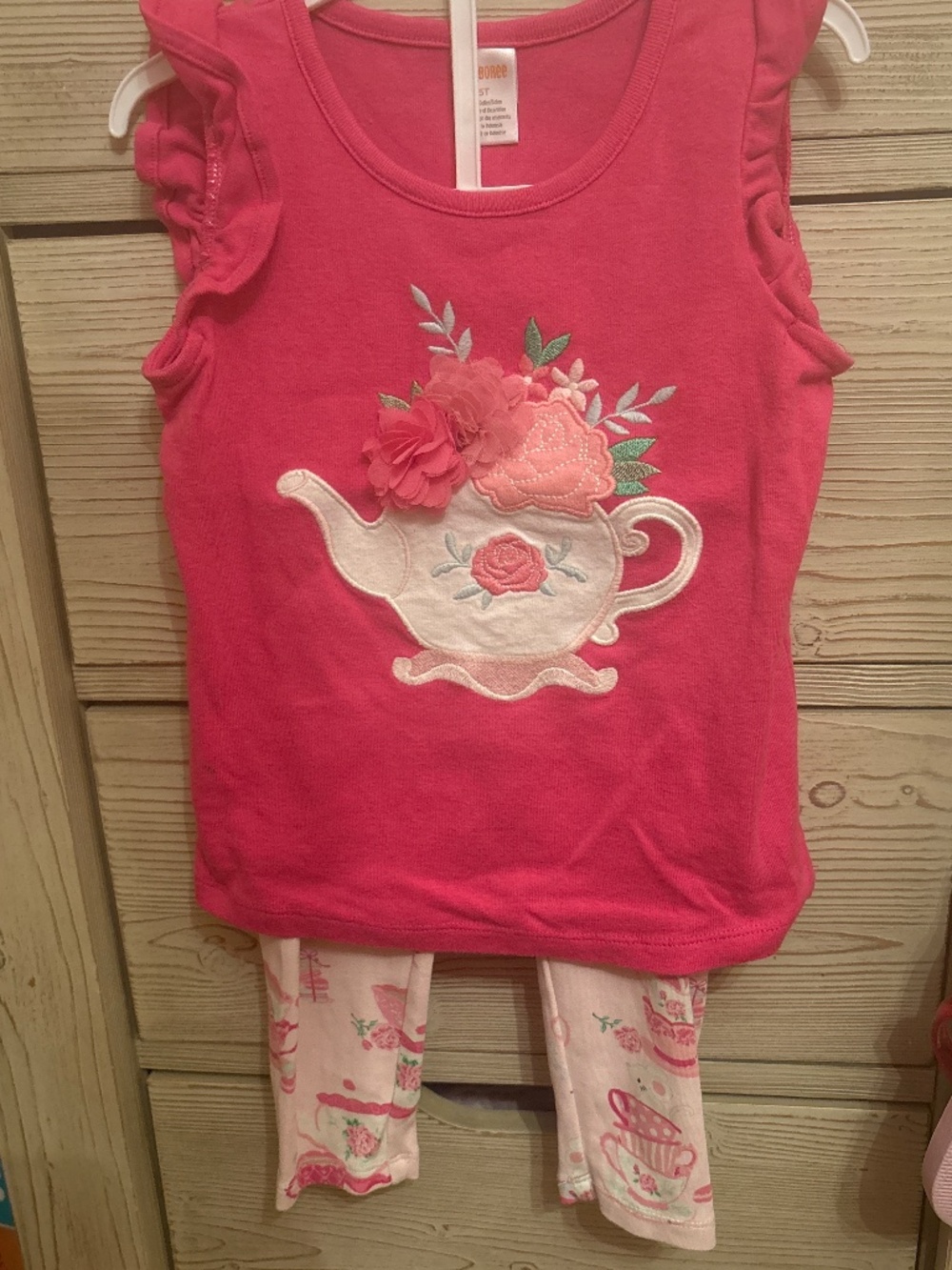 Gymboree sleeveless “tea” shirt with matching capri tea pant size 5T